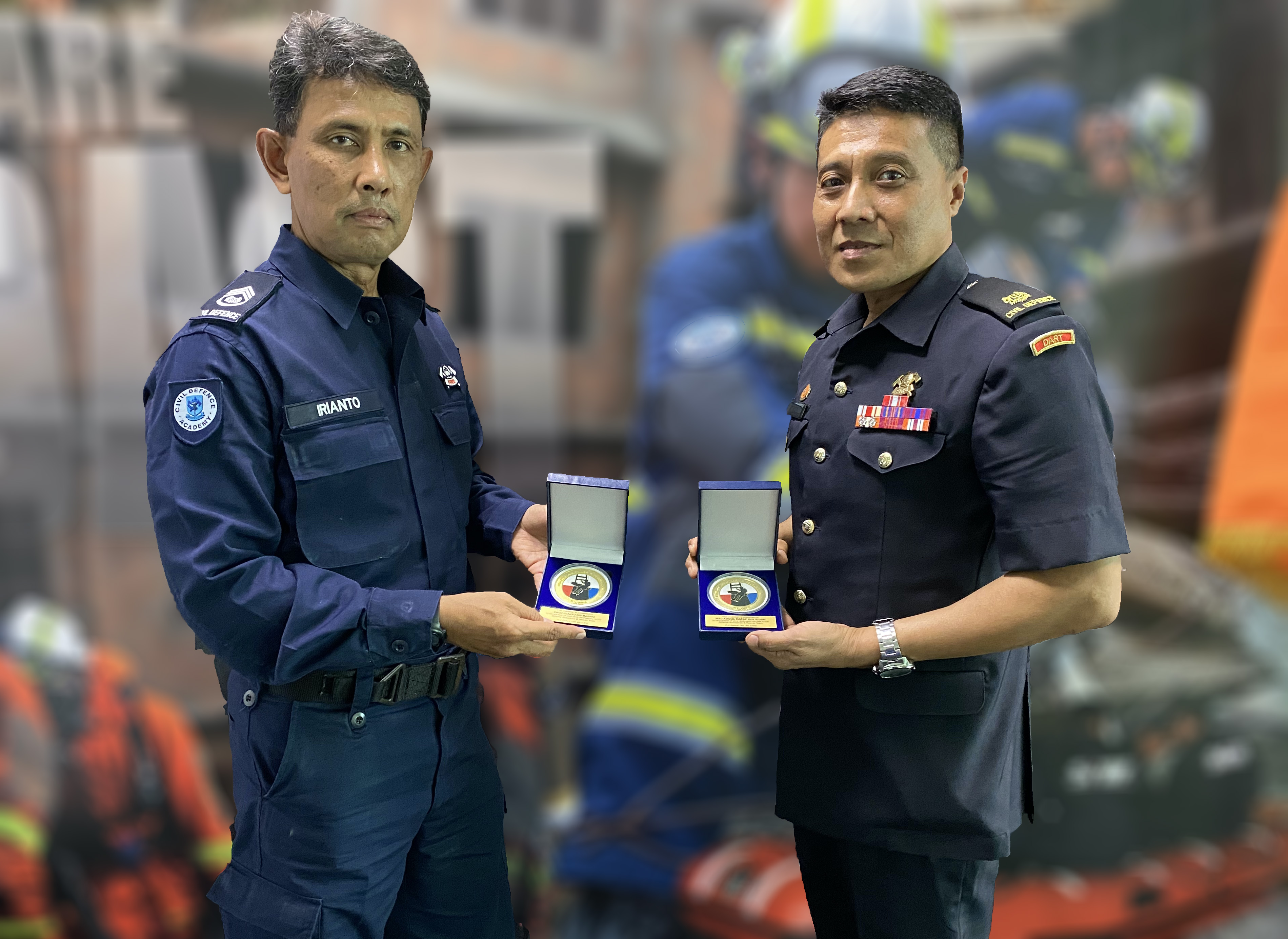SWO1 Irianto Bin Marino (left) and MAJ Abdul Razak Senin (right) holding their well-deserved medallion.
