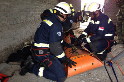 <p>SCDF personnel conducting rescue operations during the simulated exercise </p>