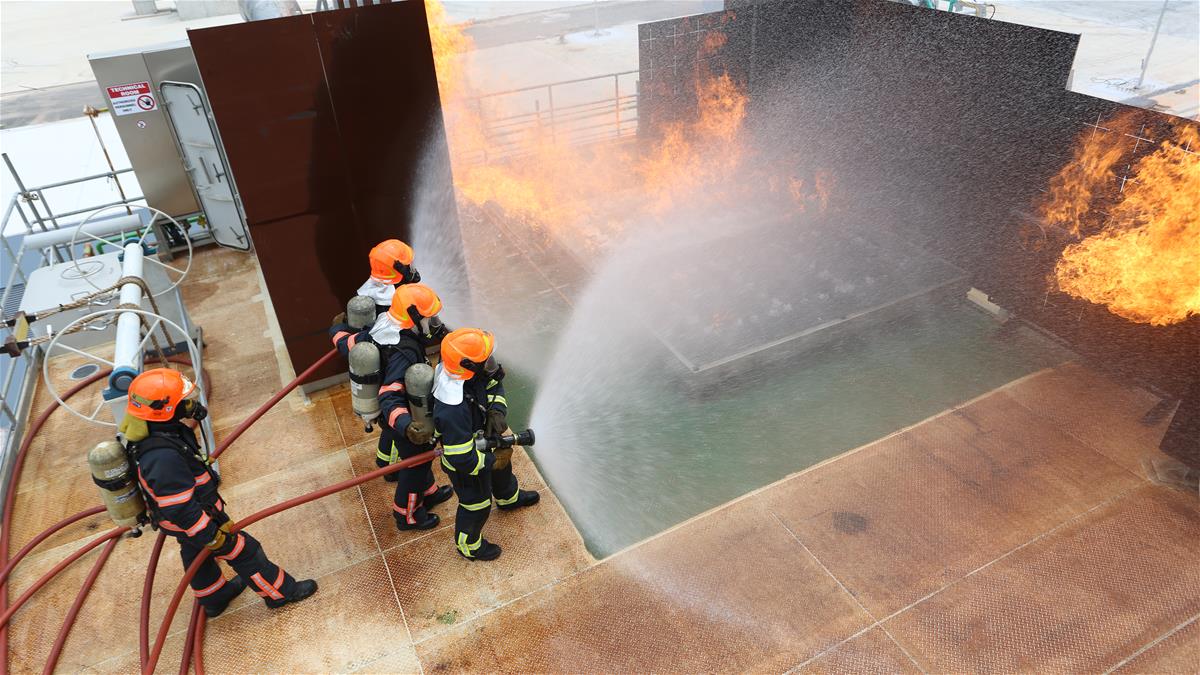A simulated oil spill fire on board the ORCA