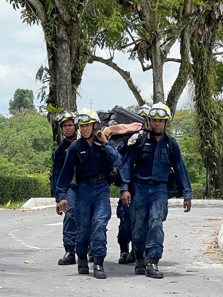 SGT3 Shafiq (front left) and his course mates carrying “Big John” on their way to CDA for their passing out ceremony