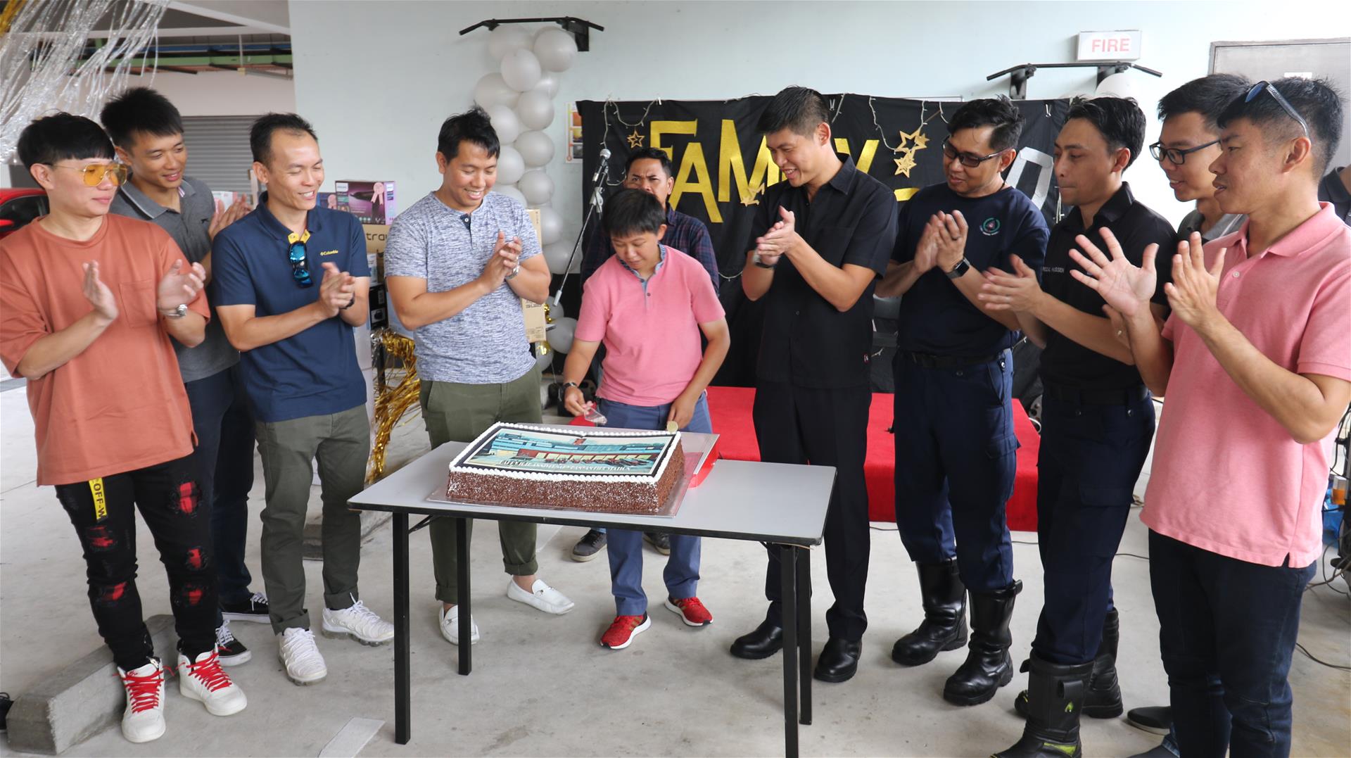 Cake cutting ceremony to commemorate the 10th year anniversary of the station