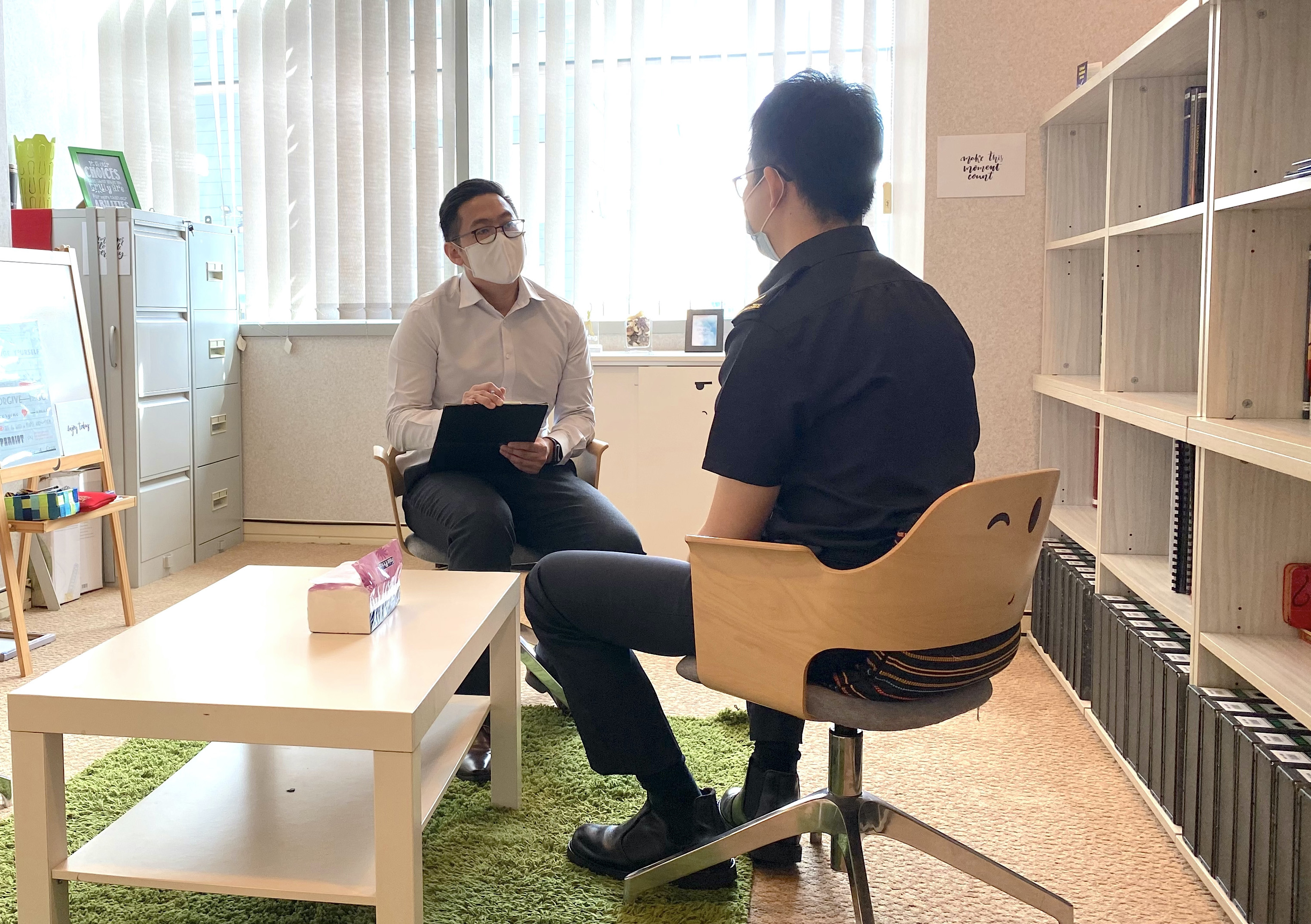 Cyrus Chng counselling a client