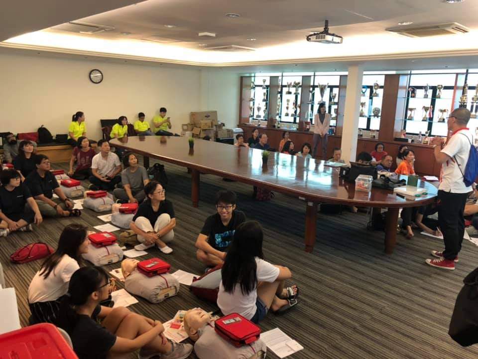 Mr Patrick Cheong giving a briefing at the CPR-AED class for volunteers and residents prior to the COVID-19 pandemic.