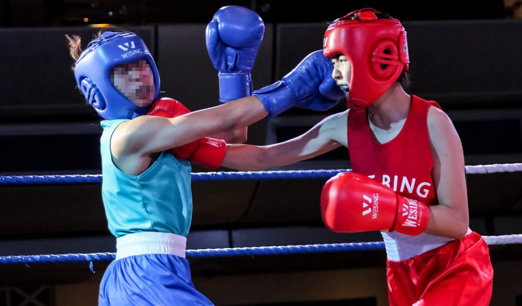 SGT2 Ching Yen (right) in the boxing ring with an opponent.